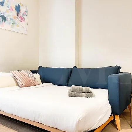 Cozy With Parking In The Center By Rems *